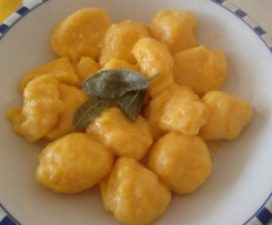 GNOCCHI DI ZUCCA E RICOTTA RIPIENI AL FORMAGGIO