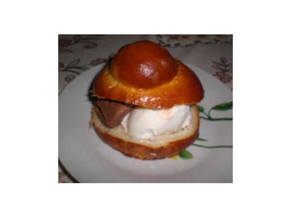 Brioche siciliana con gelato