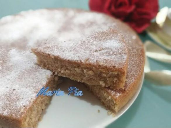 TORTA CON ALBUMI  E MANDORLE AMARE