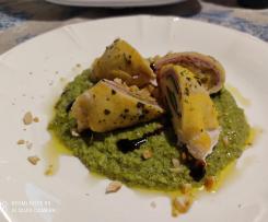 Involtini di pollo su crema di broccoli