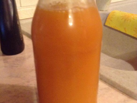 Succo di frutta all'albicocca