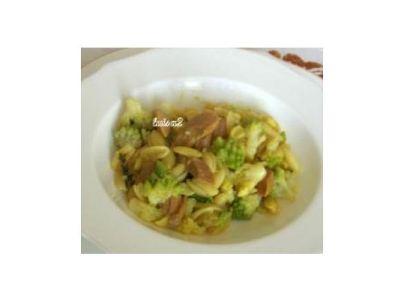 Pasta con broccolo romanesco e tonno