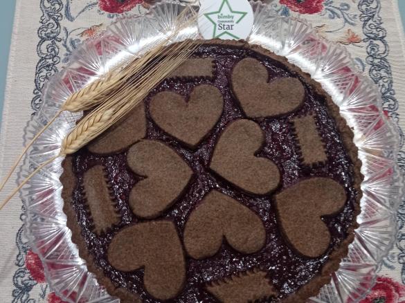 Crostata con farina integrale di grano saraceno e marmellata di lamponi