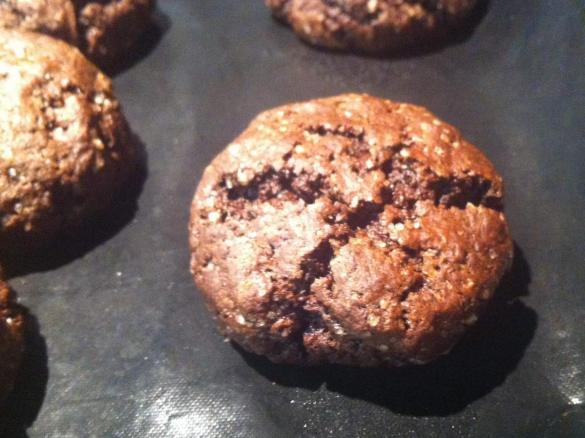 biscotti soffici al cacao con cuore di cioccolato (ricetta con esubero di pm)