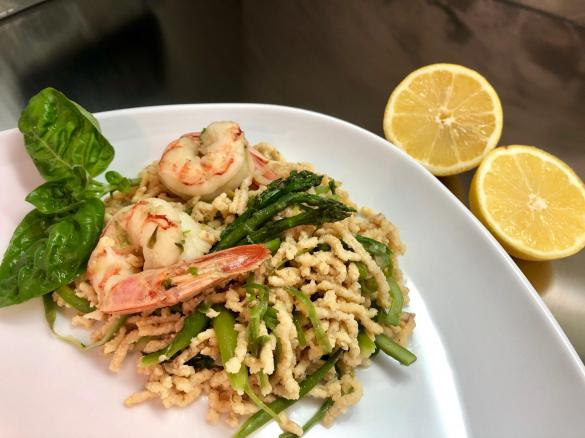 Passatelli integrali asciutti al limone con gamberi ed asparagi (o zucchine)