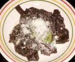 fettuccine nere sugo cime di rapa vegetariano