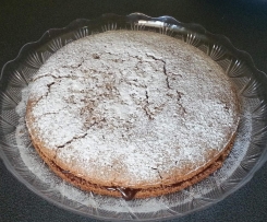 Dolce al cioccolato con ripieno, senza latte, senza uova