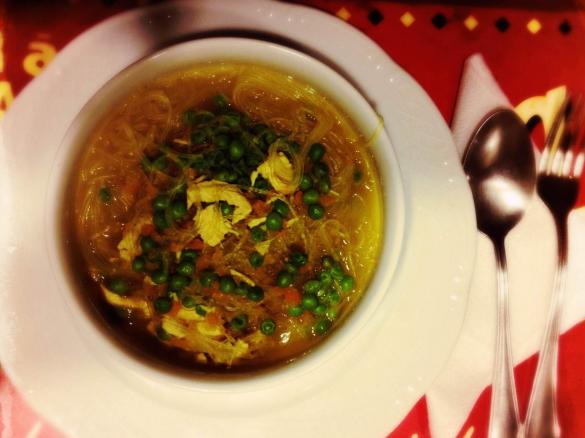 Zuppa di pollo con noodles (Chicken noodle soup)