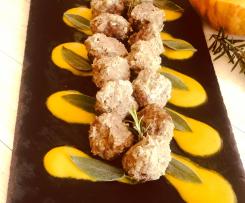 Polpette su vellutata di zucca al profumo di salvia.