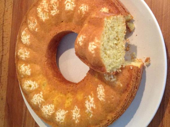 Ciambellone soffice alle mandorle