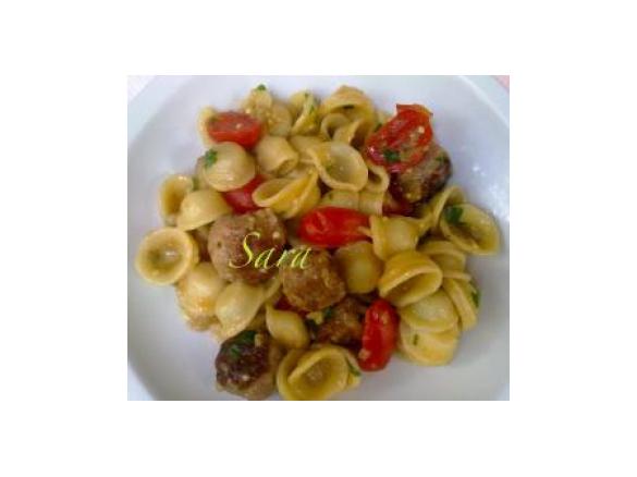 ORECCHIETTE CON MELANZANE POMODORINI E SALSICCIA