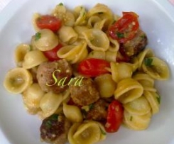 ORECCHIETTE CON MELANZANE POMODORINI E SALSICCIA