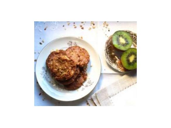 Biscotti croccanti di frolla, corn flakes e kiwi.