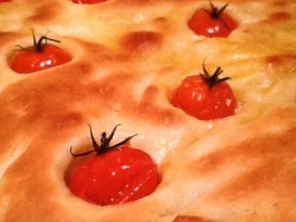 Focaccia con pomodorini (senza latte)