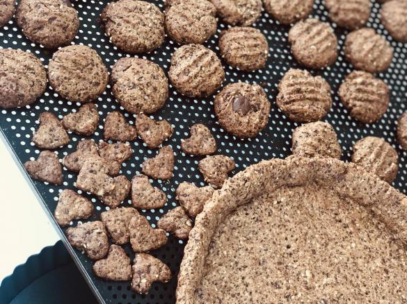 Biscotti alle nocciole e cioccolato