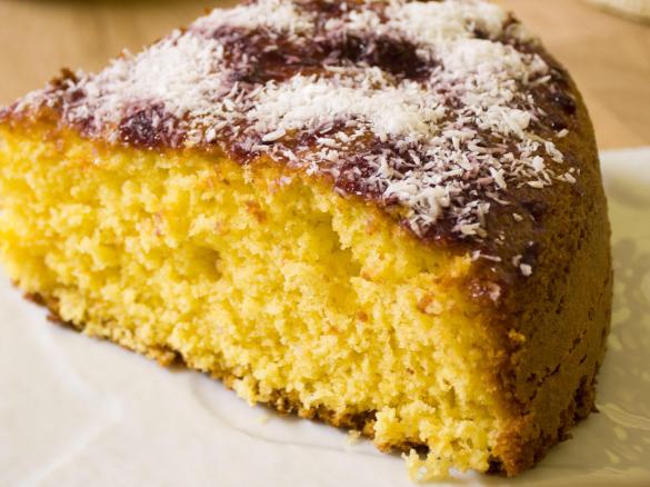 Torta al cocco e marmellata