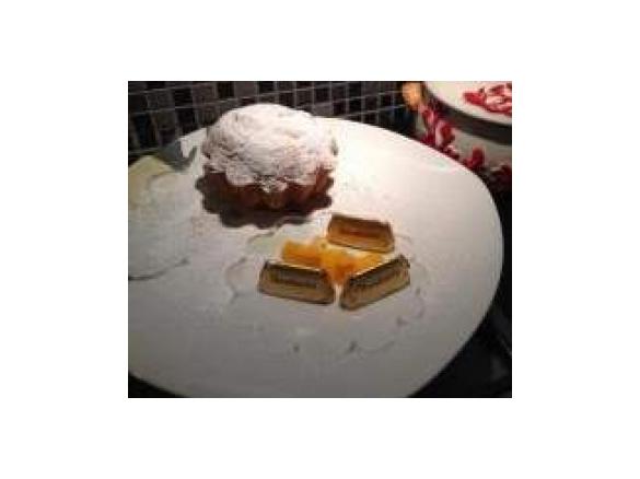 Muffin "margherita" al profumo d'arancia variegati ai gianduiotti