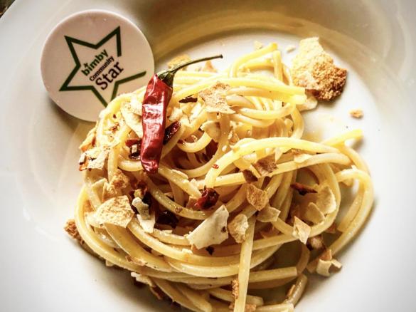 Spaghetti alla chitarra aglio e peperone crusco e guttiau