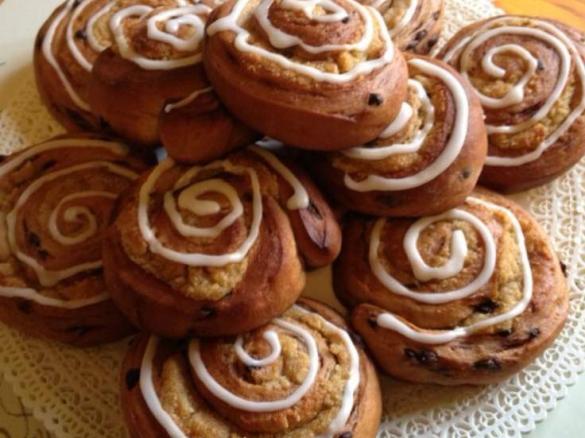 Girelle con mandorle, nocciole e gocciole di cioccolato fondente