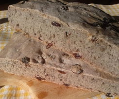 pane al patè d'olive e uvetta