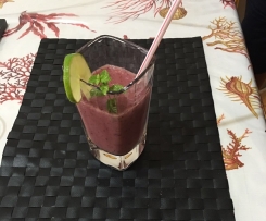 Smoothie ai mirtilli, banana e pesca