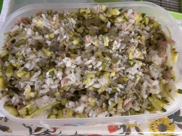 Riso freddo con tonno zucchine e limone