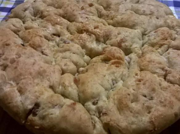 Focaccia farina mista con grana e speck