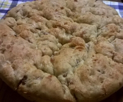 Focaccia farina mista con grana e speck