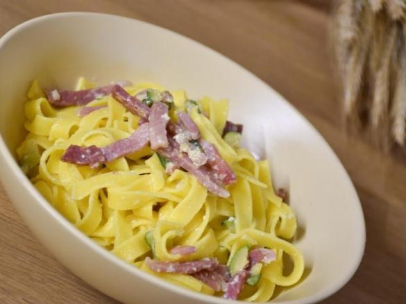 Tagliatelle alle zucchine e speck