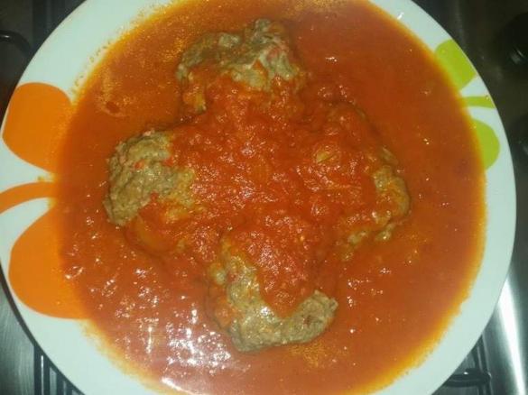 Polpette ai peperoni con sugo di verdure