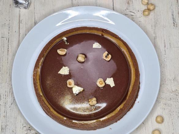 Crostata moderna al cioccolato gianduia e nocciole