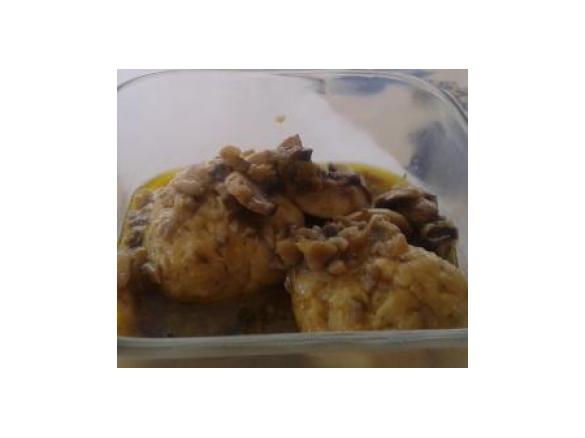 Polpette di pollo con salsa ai funghi