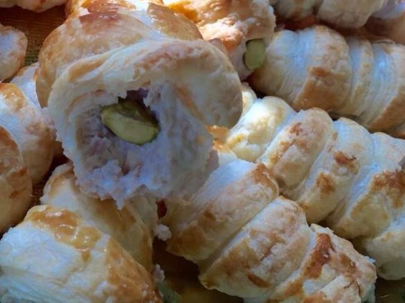 Cannoli salati alla mortadella