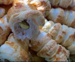 Cannoli salati alla mortadella