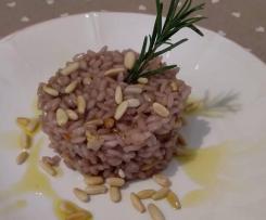 Risotto ligure al Rossese, coniglio e pinoli tostati