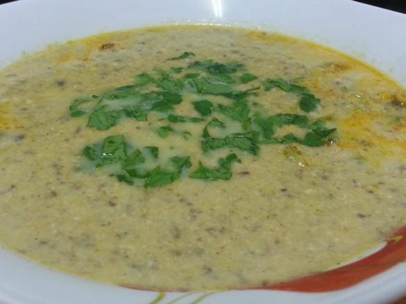 Zuppa piccante di pollo e funghi (ricetta indiana)