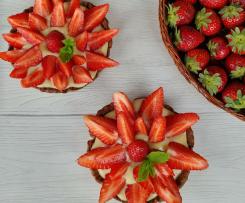 CROSTATINE CON CREMA PASTICCERA E FRAGOLE glutenfree