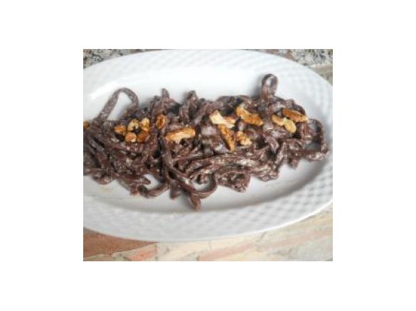 Tagliatelle Al Cacao Con Salsa Di Noci e Gorgonzola