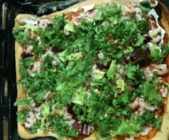 pizza gamberetti freschi e insalata ricciolina