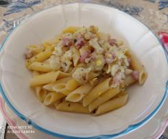Penne senza glutine con cavolfiore, pancetta, curcuma e tuorlo