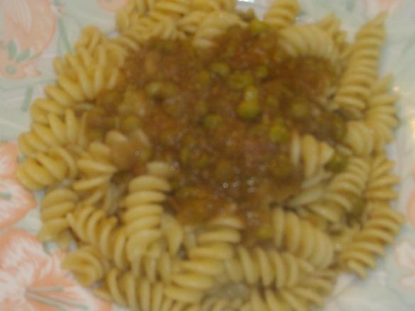 SUGO ALLA GENOVESE CON PISELLI