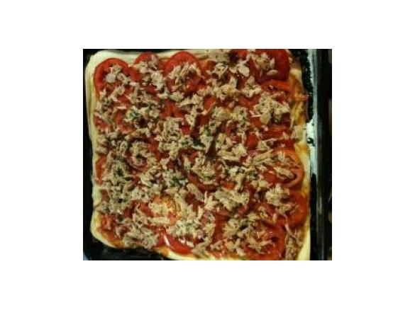 pizza tonno e pomodori