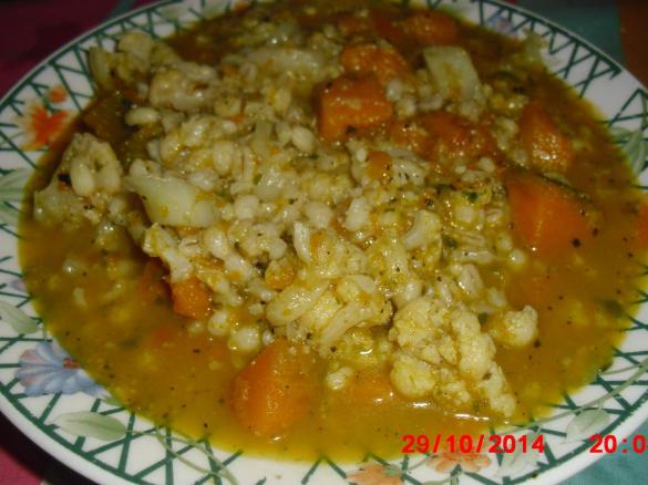 Zuppa autunnale con zucca orzo e cavoli