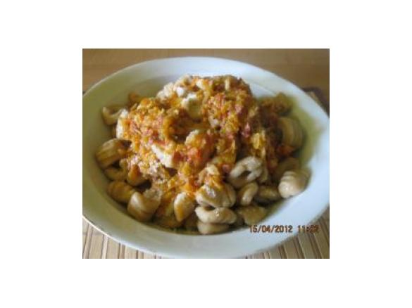 Gnocchi di fagioli con ragù di salsiccia e verza