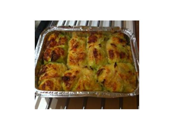 Fagottini di verza ripieni con purè di patate e salsiccia