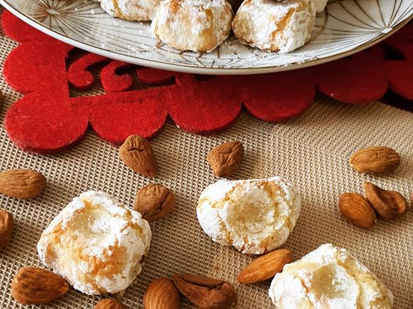 Fiocchi di neve in pasta di mandorle