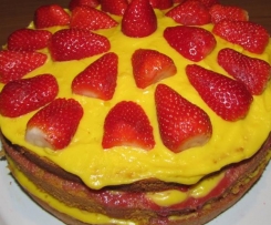 Torta farcita alle fragole