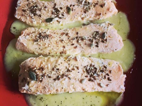 Tranci di salmone su vellutata di verza "contest ricette leggere".