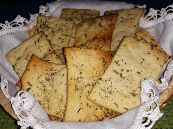 Crackers al rosmarino con pasta madre non rinfrescata