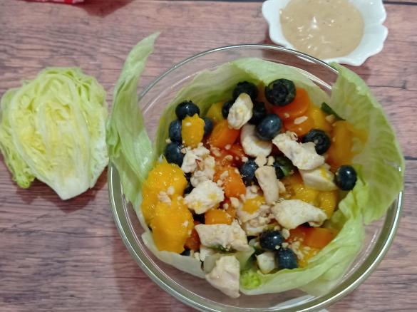 INSALATA DI POLLO CON MANGO MIRTILLI E SALSINA ~~ contest lunchbox ~~